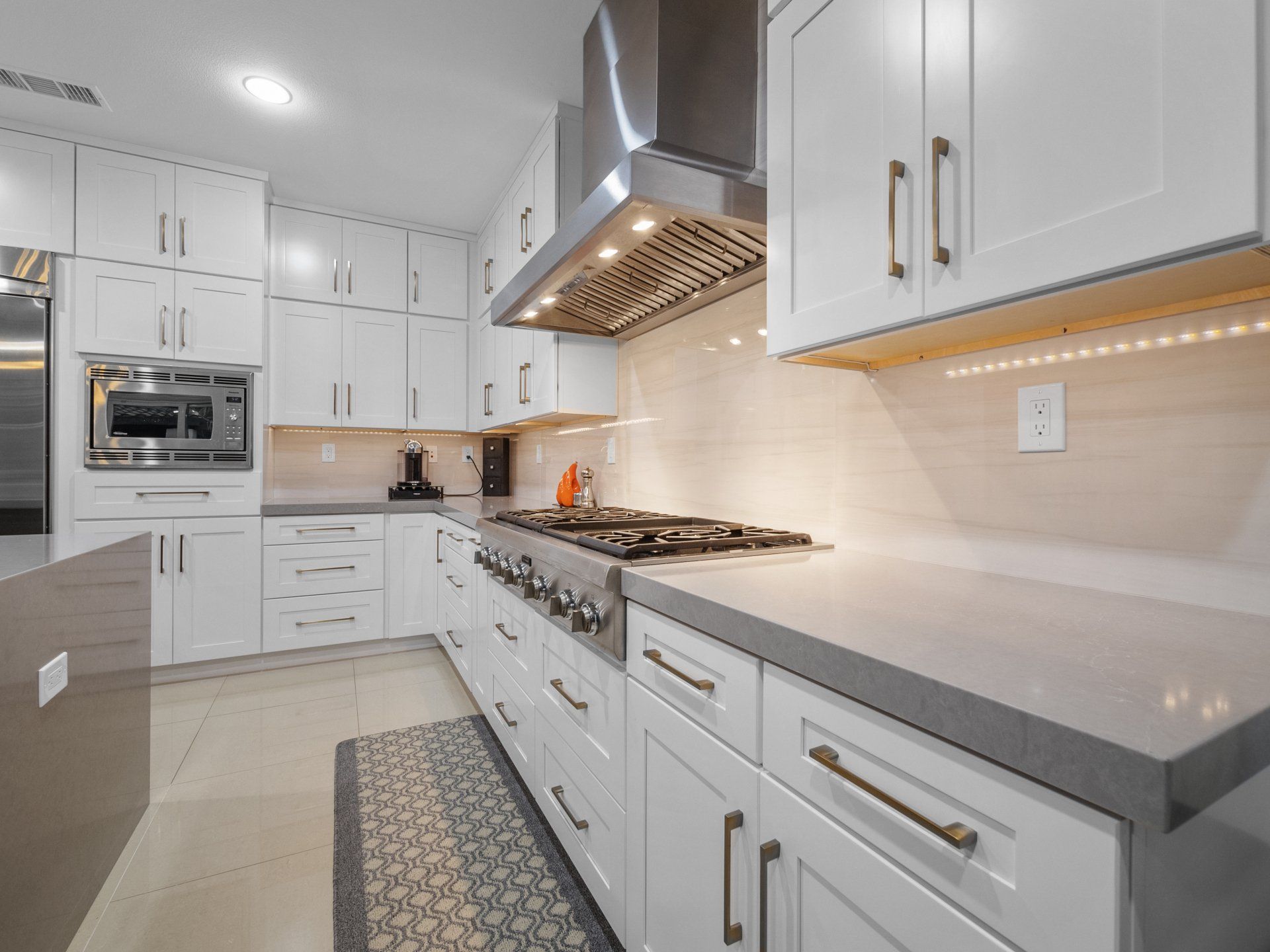 Glossy vs Matte Finish Cabinets - Which is Perfect For Your Kitchen?