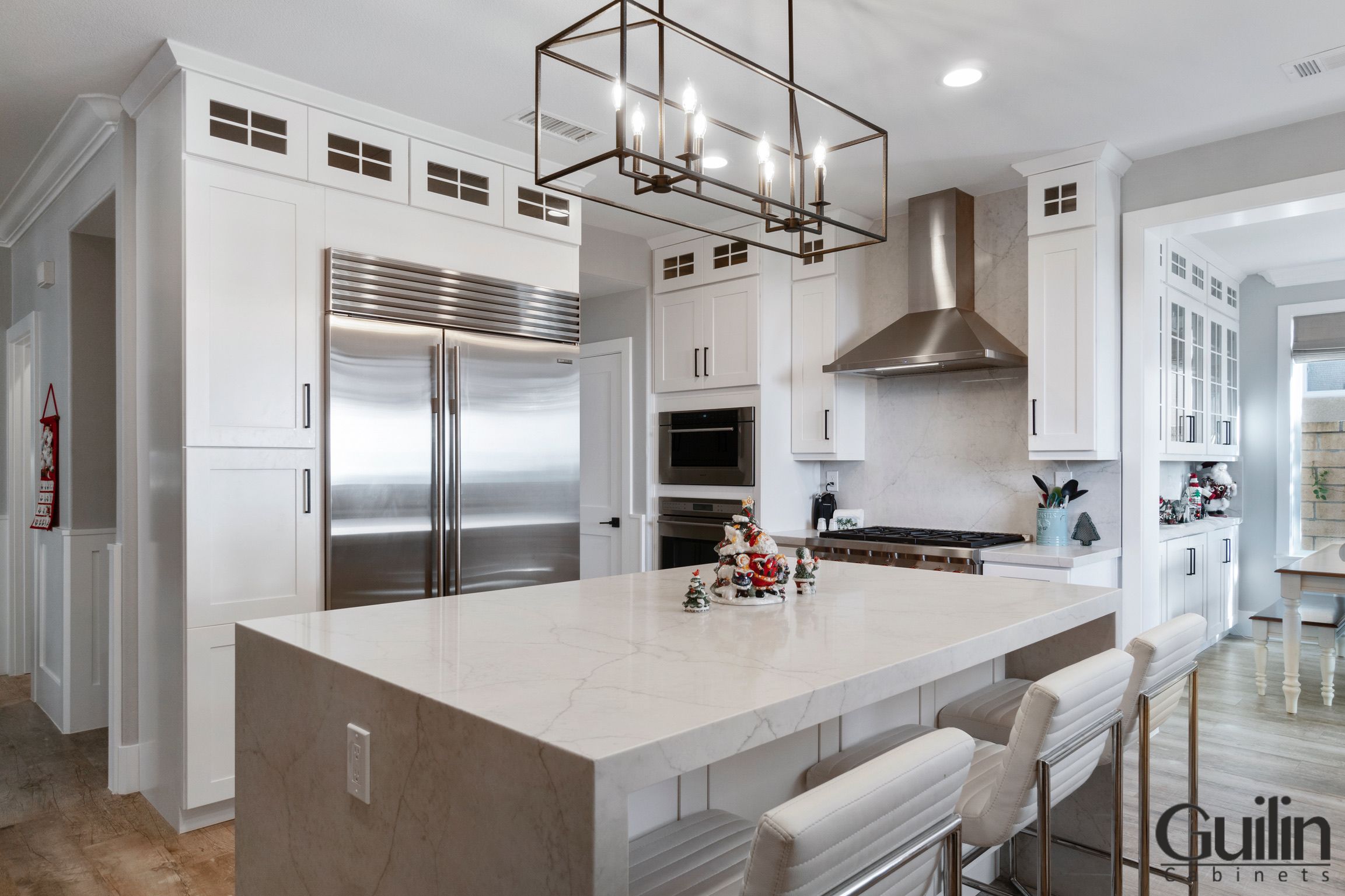 https://guilincabinets.com/wp-content/uploads/2023/01/Remodeling-a-Kitchen-in-Aliso-Viejo-Orange-County-CA-with-a-Sleek-Design-5.jpg