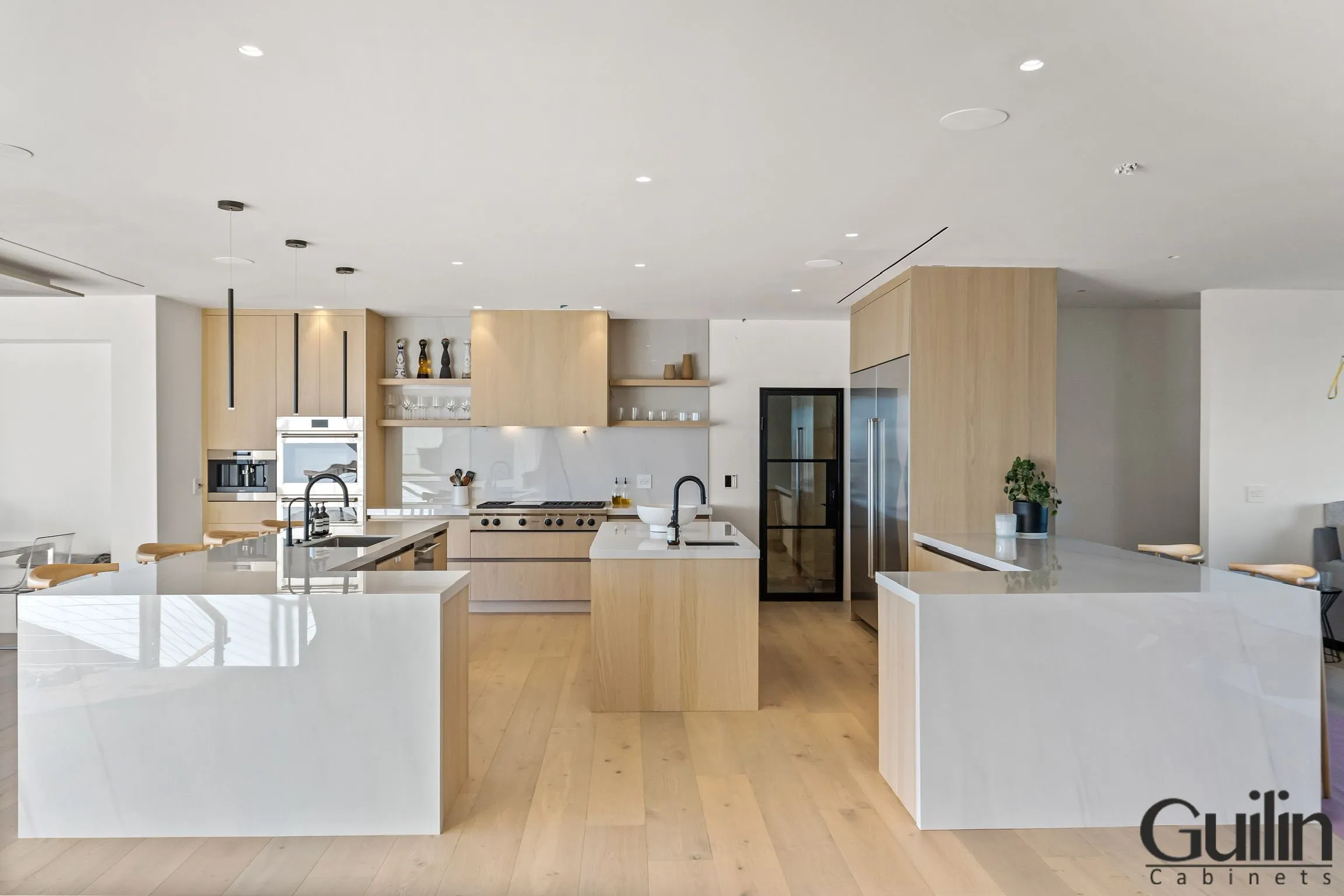 G-Shaped Kitchen with island