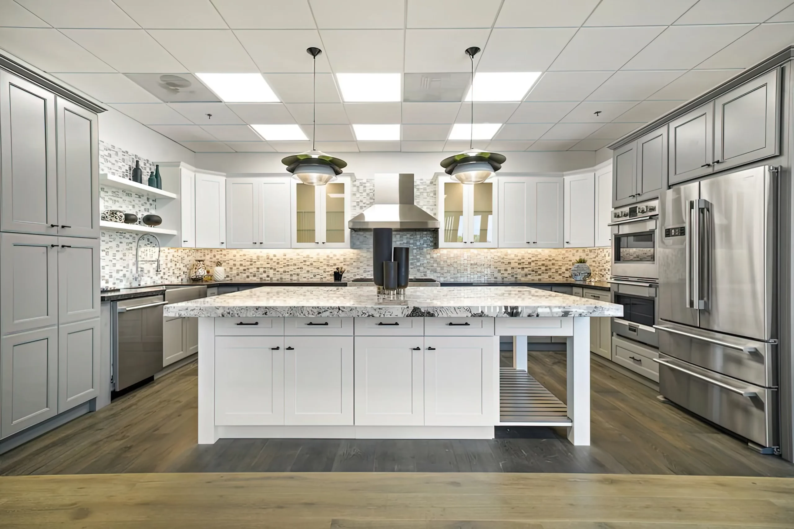 Due to its U-Shaped unique structure, this kitchen layout requires a larger space than other kitchen layouts, making it less suitable for smaller homes or apartments.