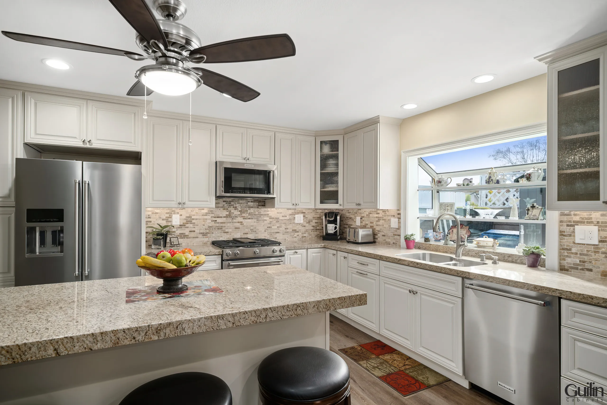 Cabinets in an off-white shade add a touch of subtle elegance and warmth to a kitchen, in contrast to the stark whiteness of pure white cabinets.