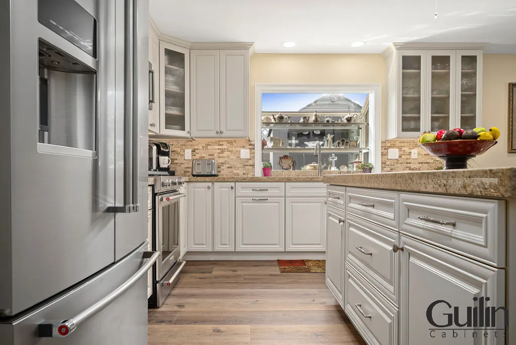 Kitchen cabinets provide a space for the storage of larger and heavy items such as food, dishes, cookware, and utensils.