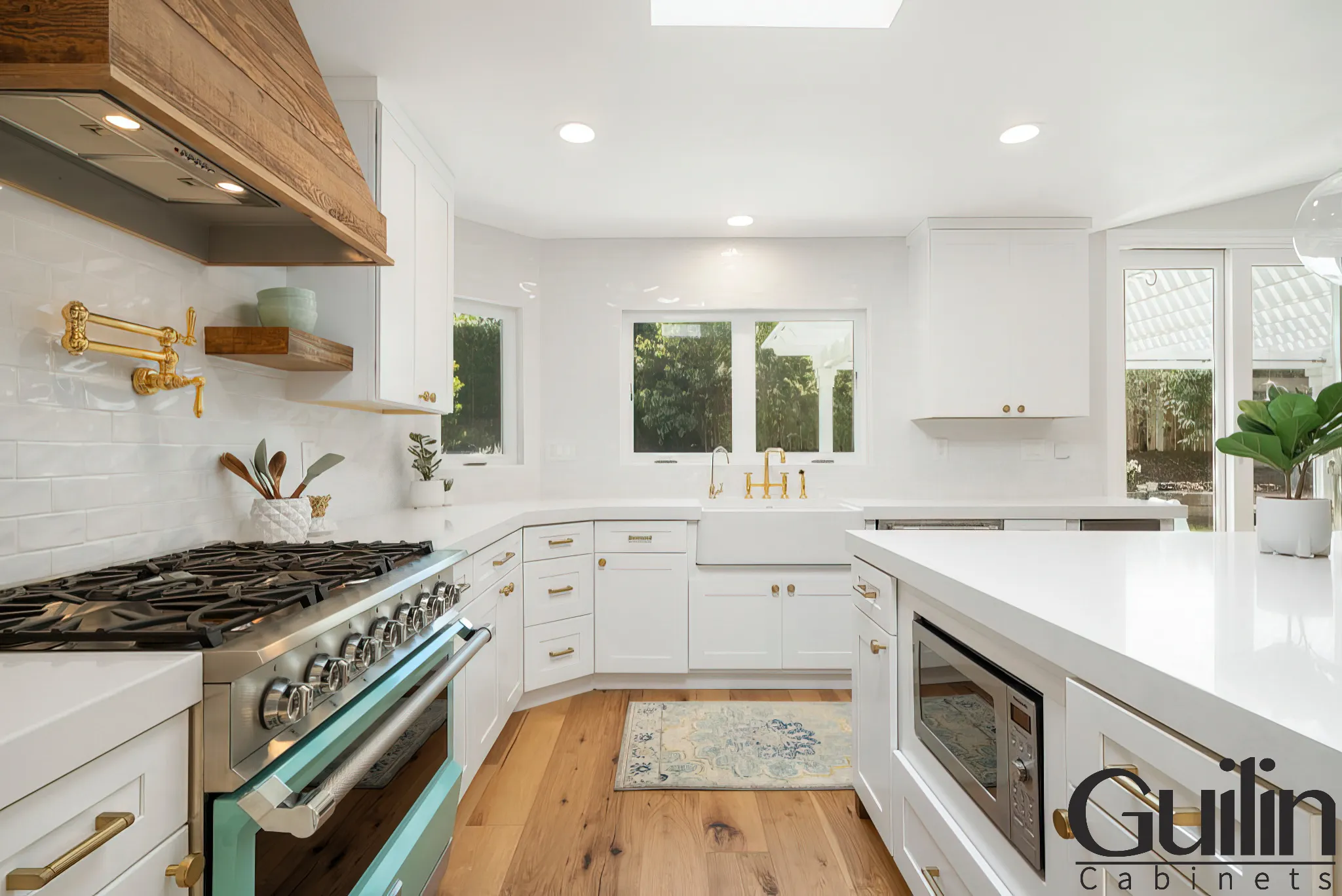 white cabinets with gold hardware is absolutely stunning when white and brass gold tones are combined