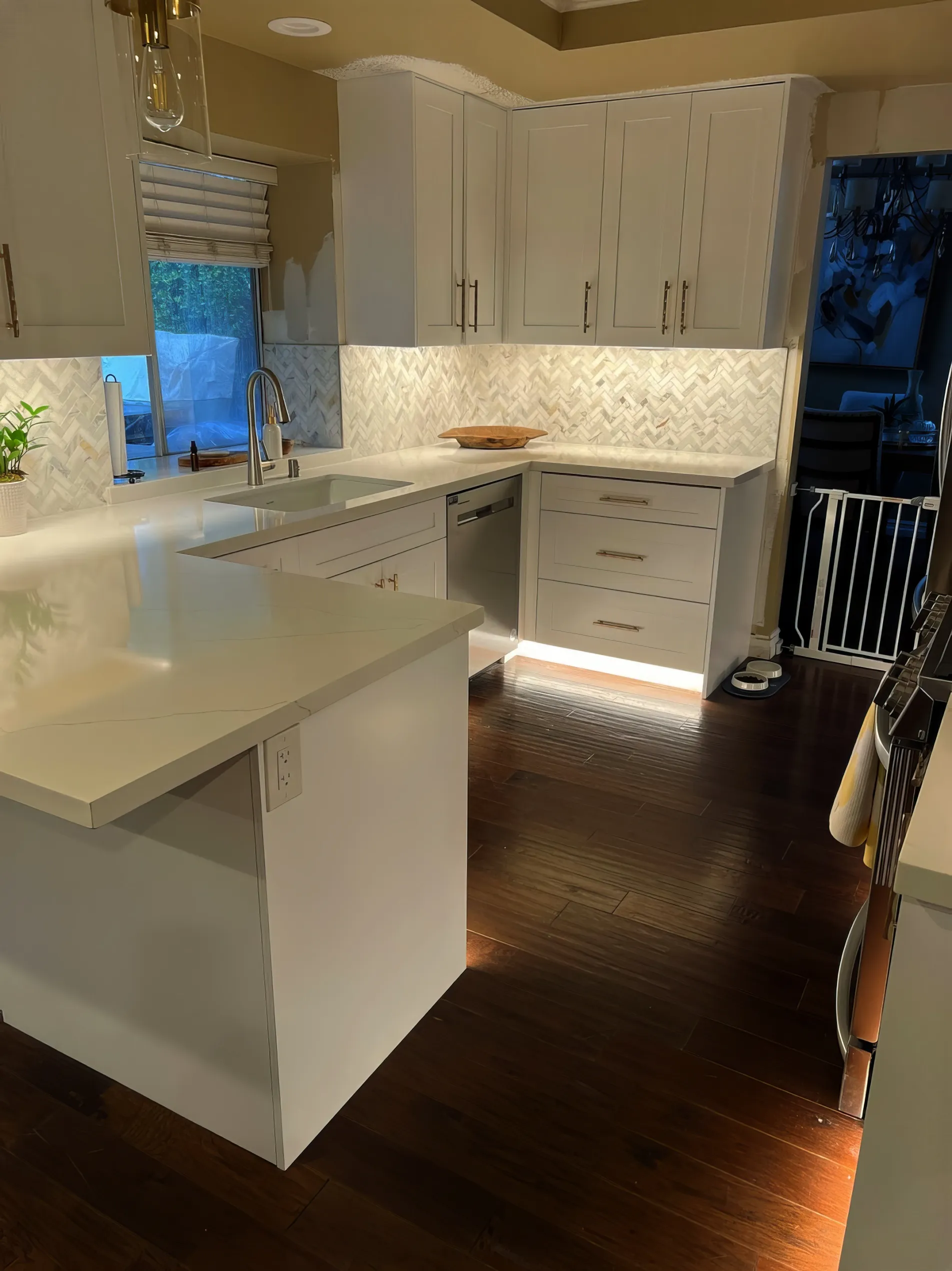 Countertops that are too old and worn out can ruin the aesthetic of any area in the house.